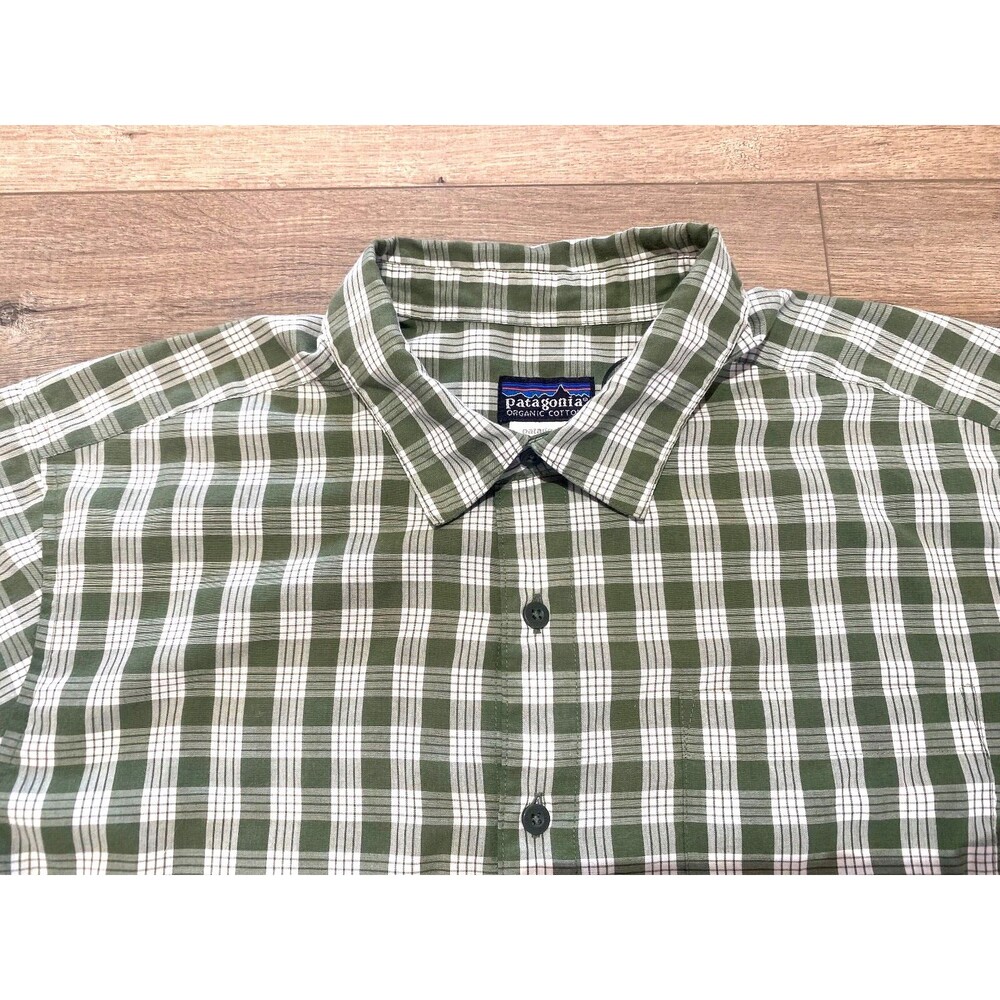 Patagonia Fezzman Mens M Plaid Short Sleeve Button Up Lightweight Hiking Shirt - Picture 2 of 7